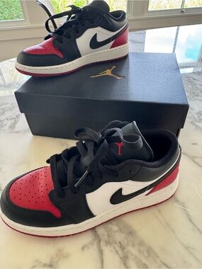 Nike Air Jordan 1 Low Bred Toe Black Red Retro Shoes Men's Size 4.5Y